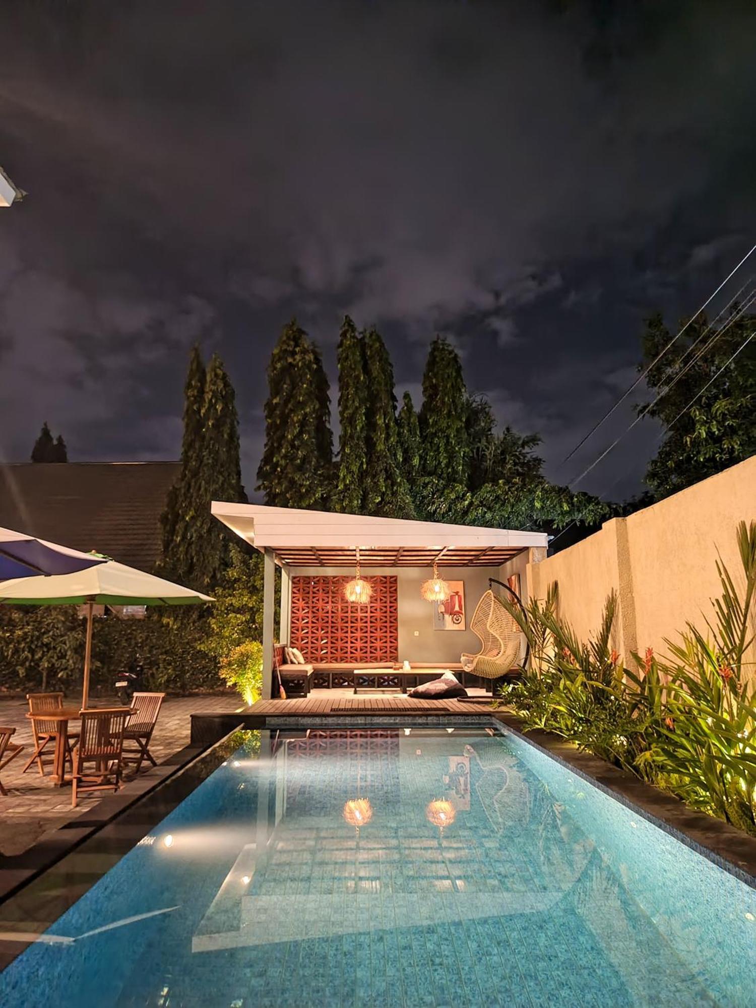 Zavana Rooms & Restaurant Tanjungkarang Exterior foto