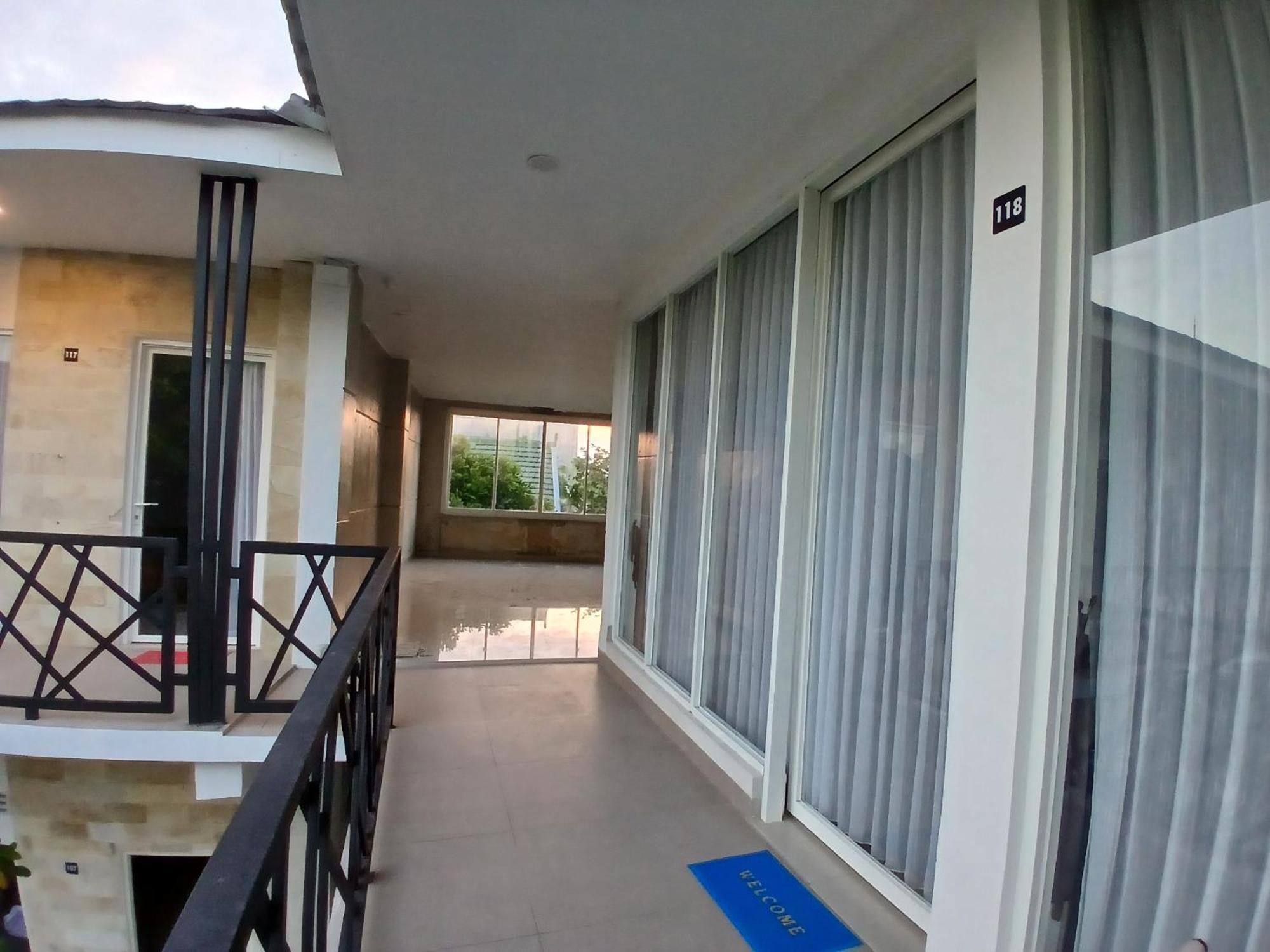 Zavana Rooms & Restaurant Tanjungkarang Exterior foto