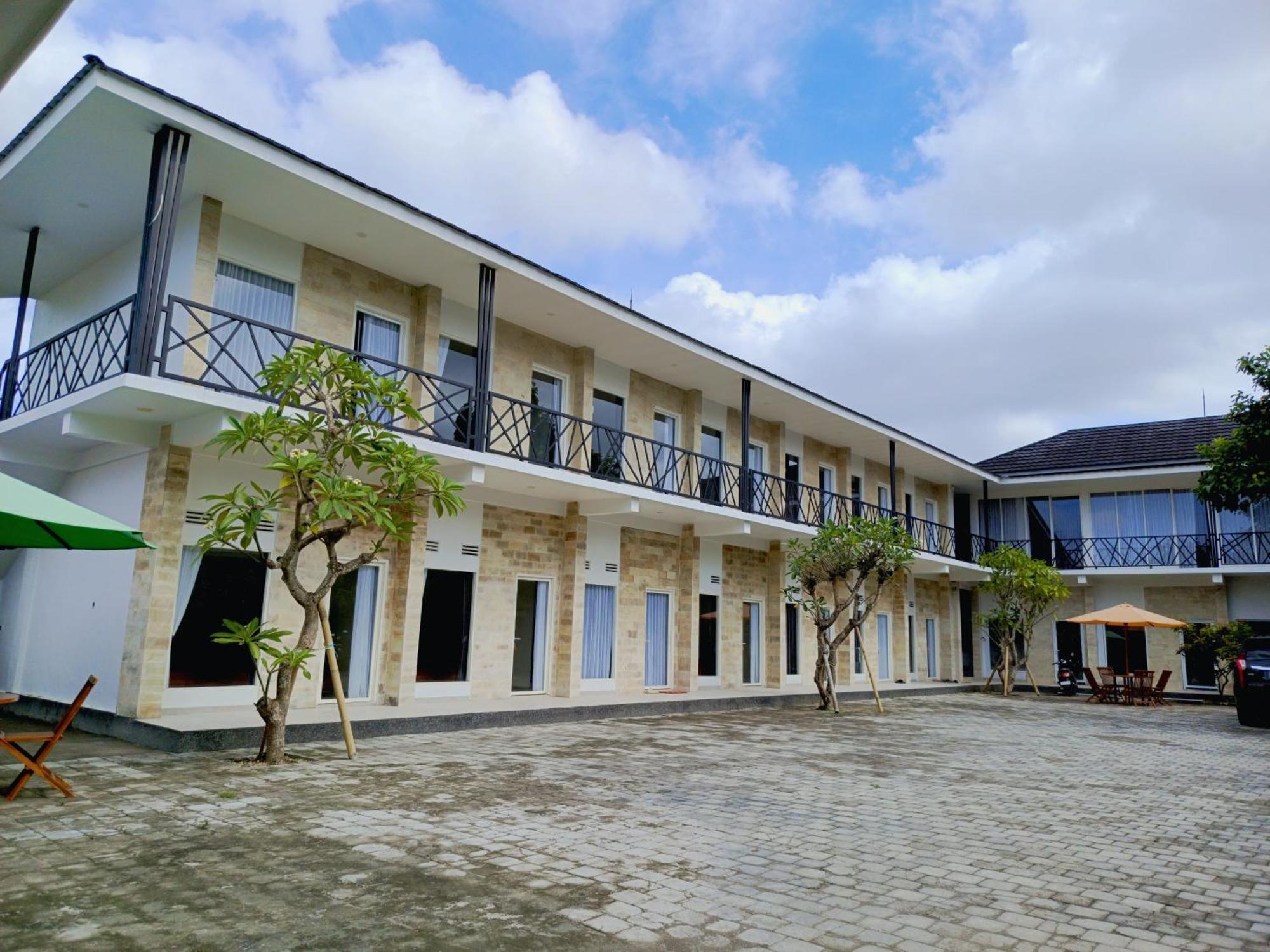 Zavana Rooms & Restaurant Tanjungkarang Exterior foto