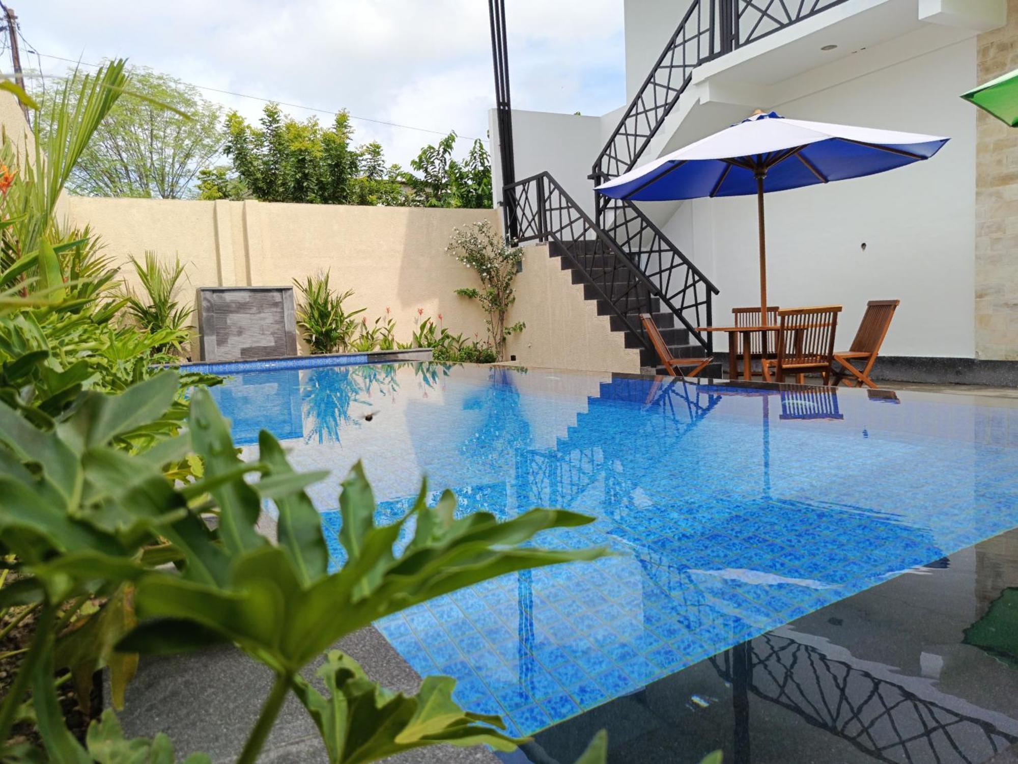 Zavana Rooms & Restaurant Tanjungkarang Exterior foto