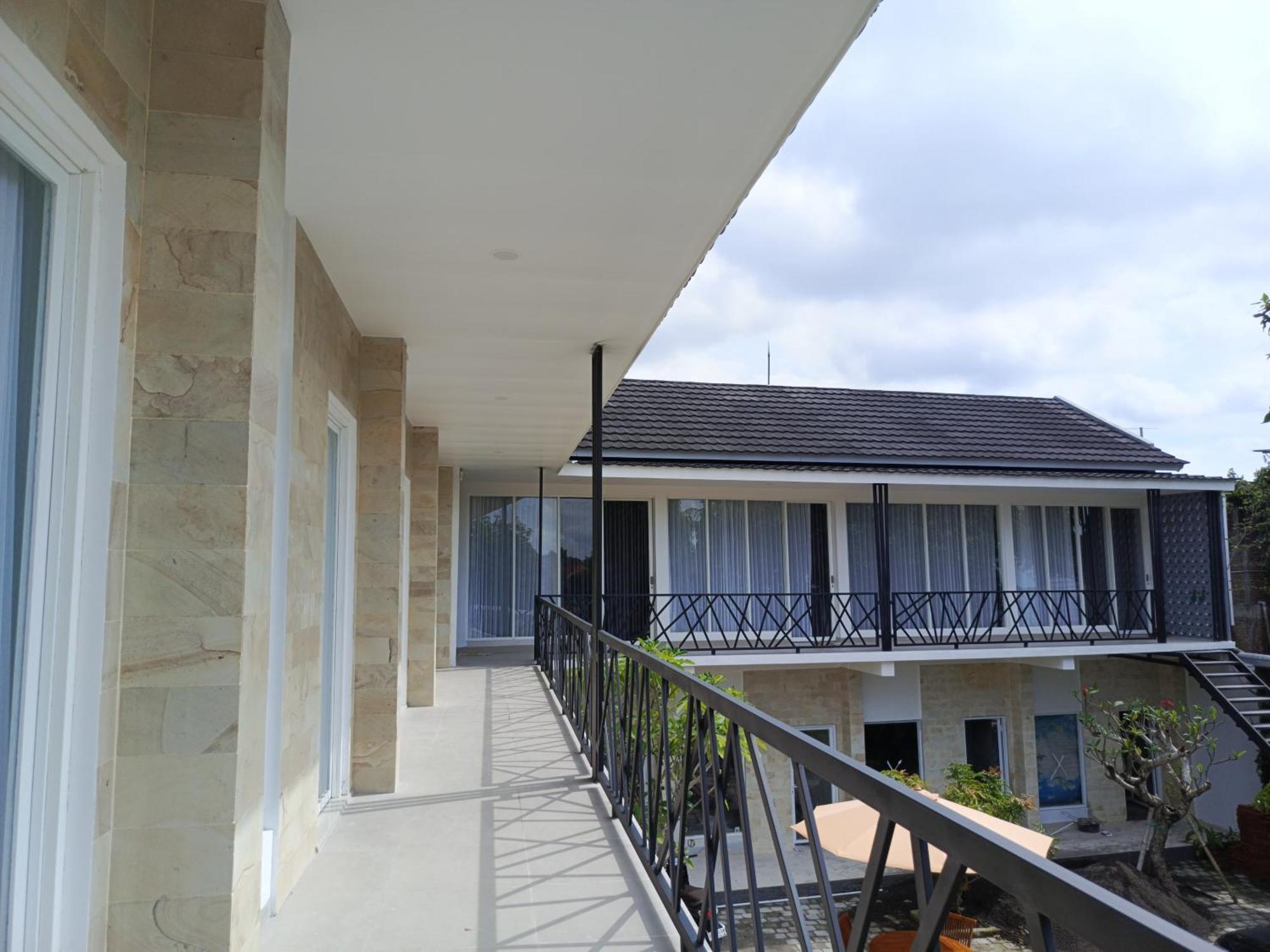 Zavana Rooms & Restaurant Tanjungkarang Exterior foto